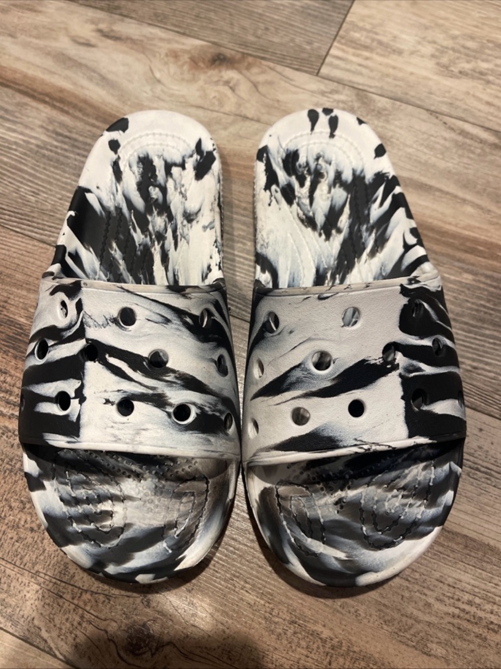 Crocs Classic Marbled Slide Black White Men 7  Women 9 Slide Sandals Slip On